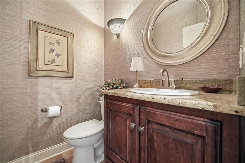 10405 N Saint Clair Avenue — photo 22
