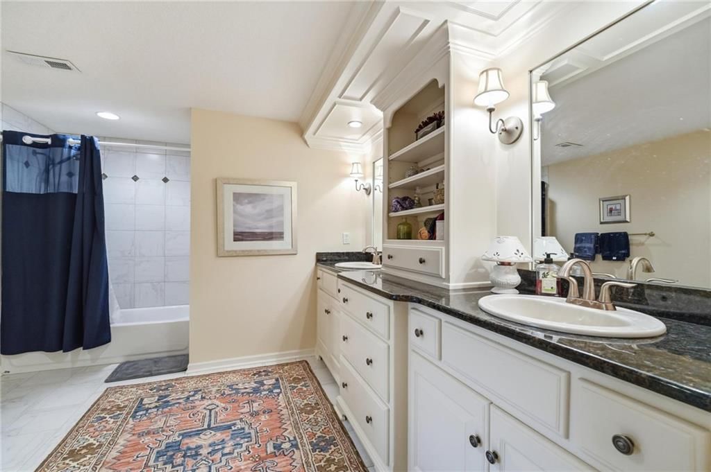 10405 N Saint Clair Avenue — photo 47