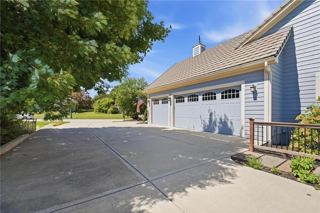 10405 N Saint Clair Avenue — photo 55