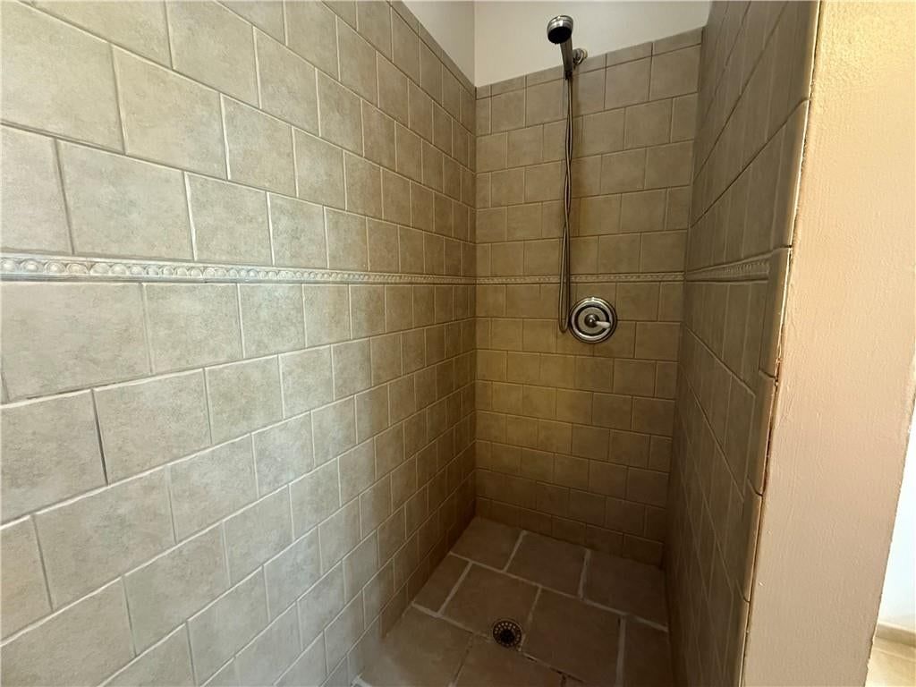 714 W 8th Street — photo 11