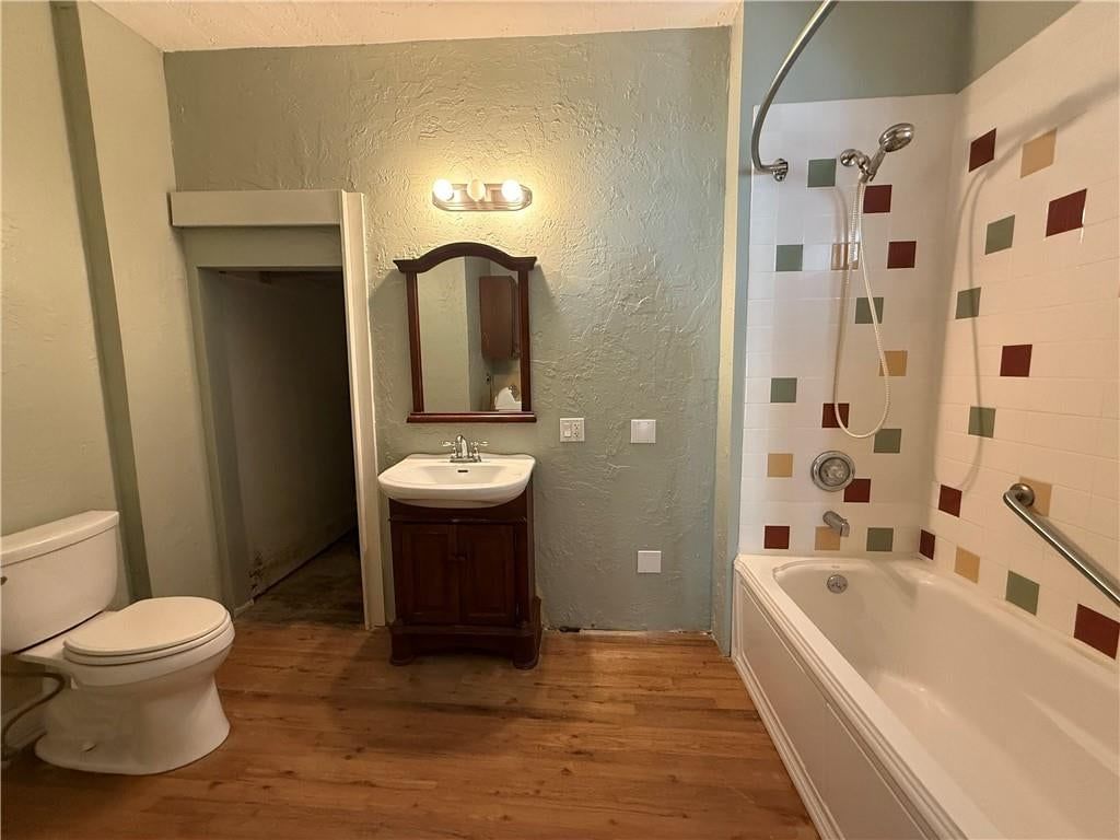 714 W 8th Street — photo 14