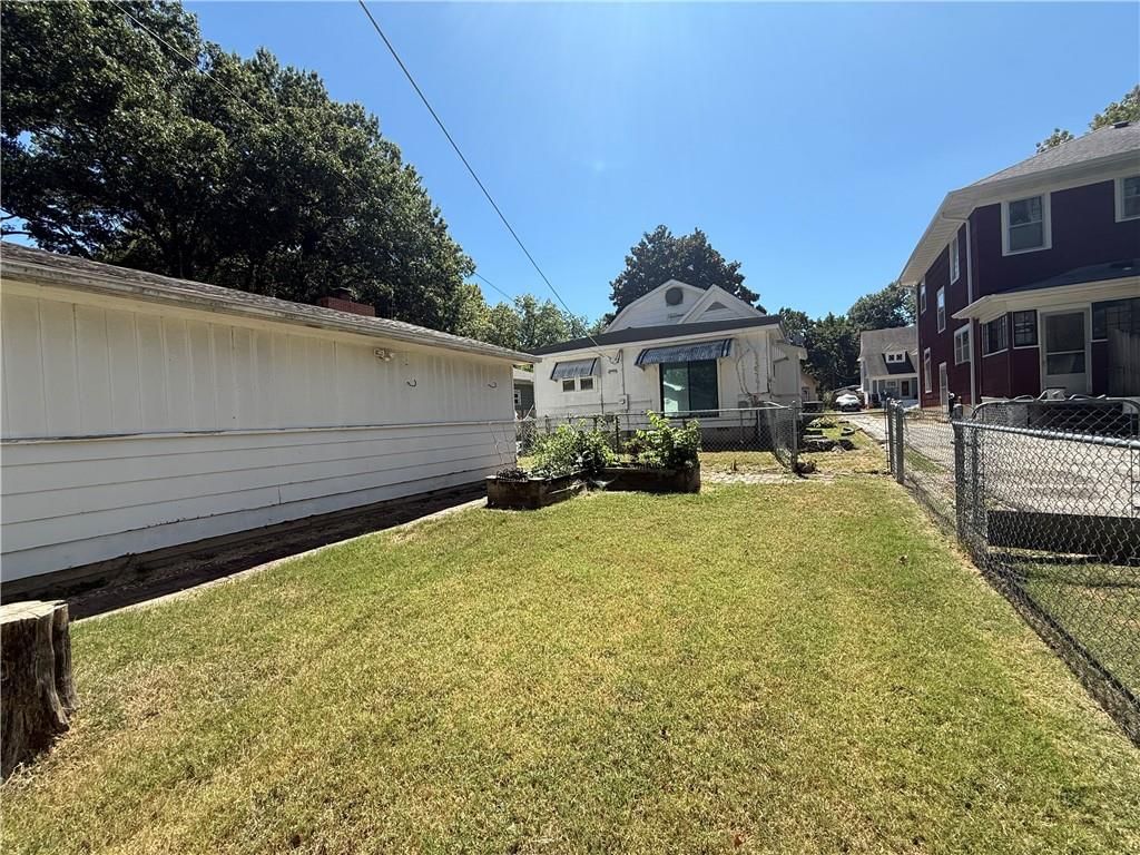 714 W 8th Street — photo 18