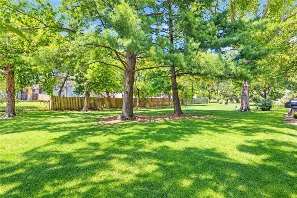 10500 Farley Street — photo 34