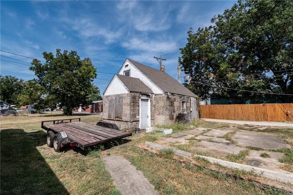 610-612 W Sycamore Street — photo 23