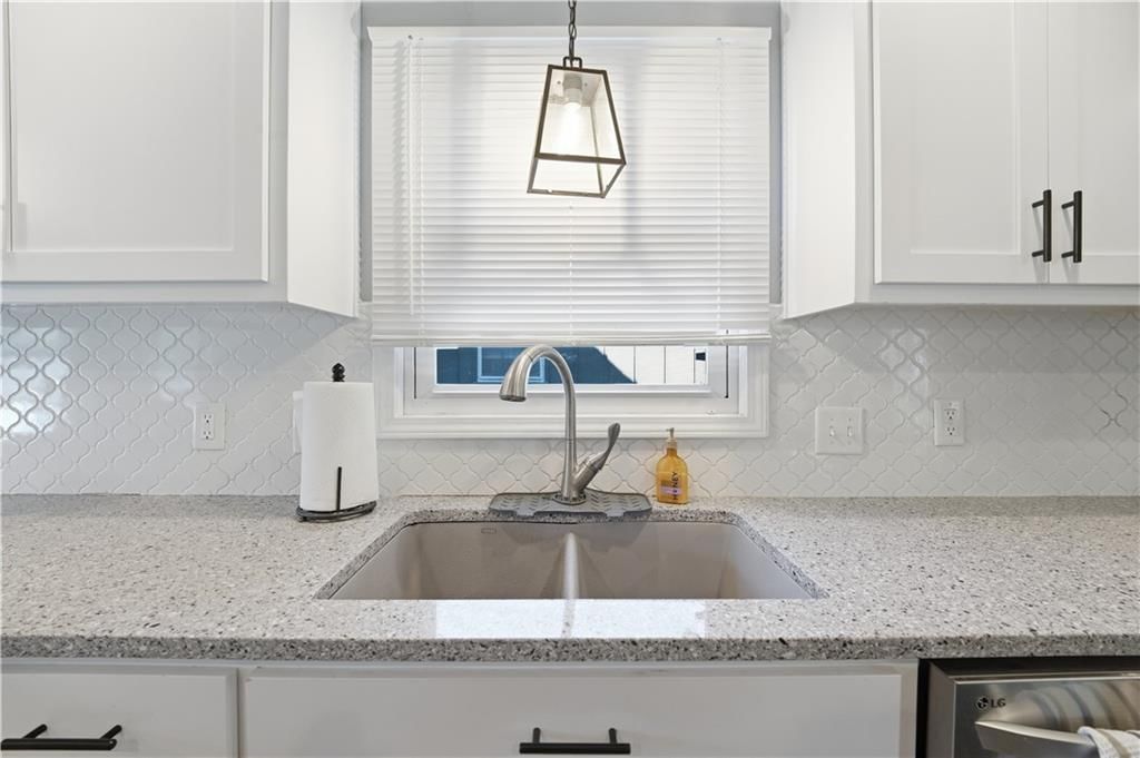 12716 W 57th Terrace — photo 9