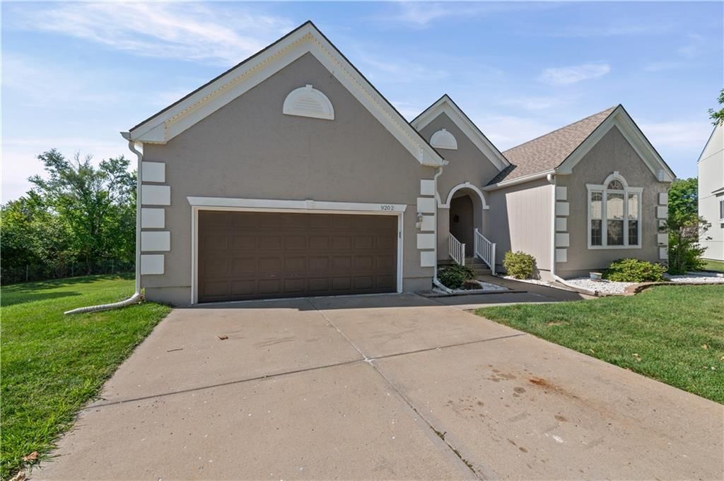 9202 N Charlotte Court — photo 2