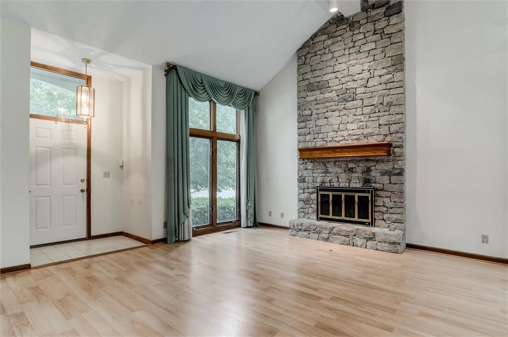 12014 Hemlock Street, Overland Park, KS: listing photo 2