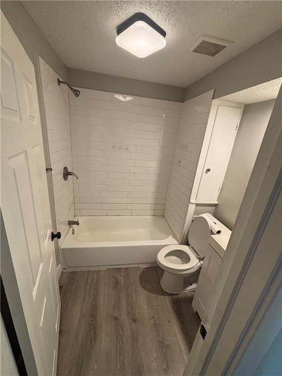 Photo 7 of 25 - 3601 E 60th Street, Kansas City, MO 64130