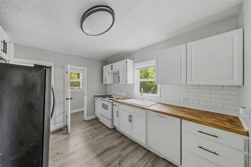 Photo 10 of 25 - 3601 E 60th Street, Kansas City, MO 64130