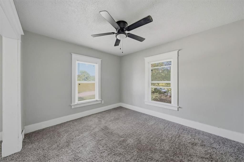 Photo 14 of 25 - 3601 E 60th Street, Kansas City, MO 64130