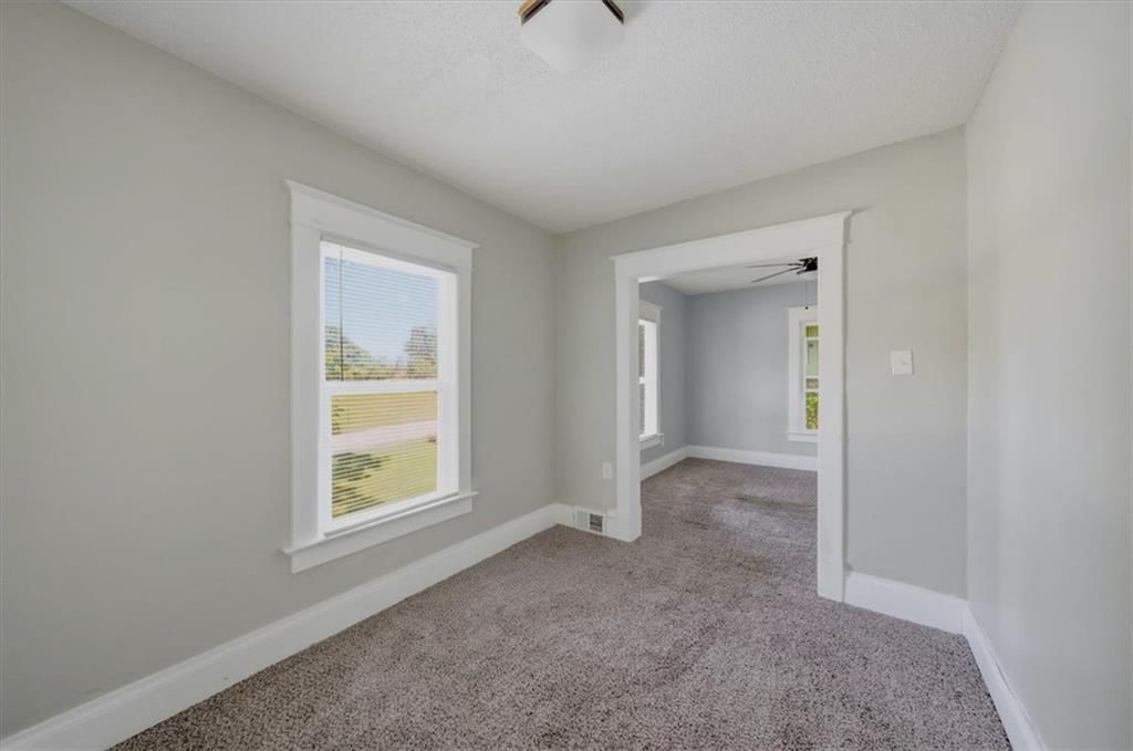 Photo 16 of 25 - 3601 E 60th Street, Kansas City, MO 64130