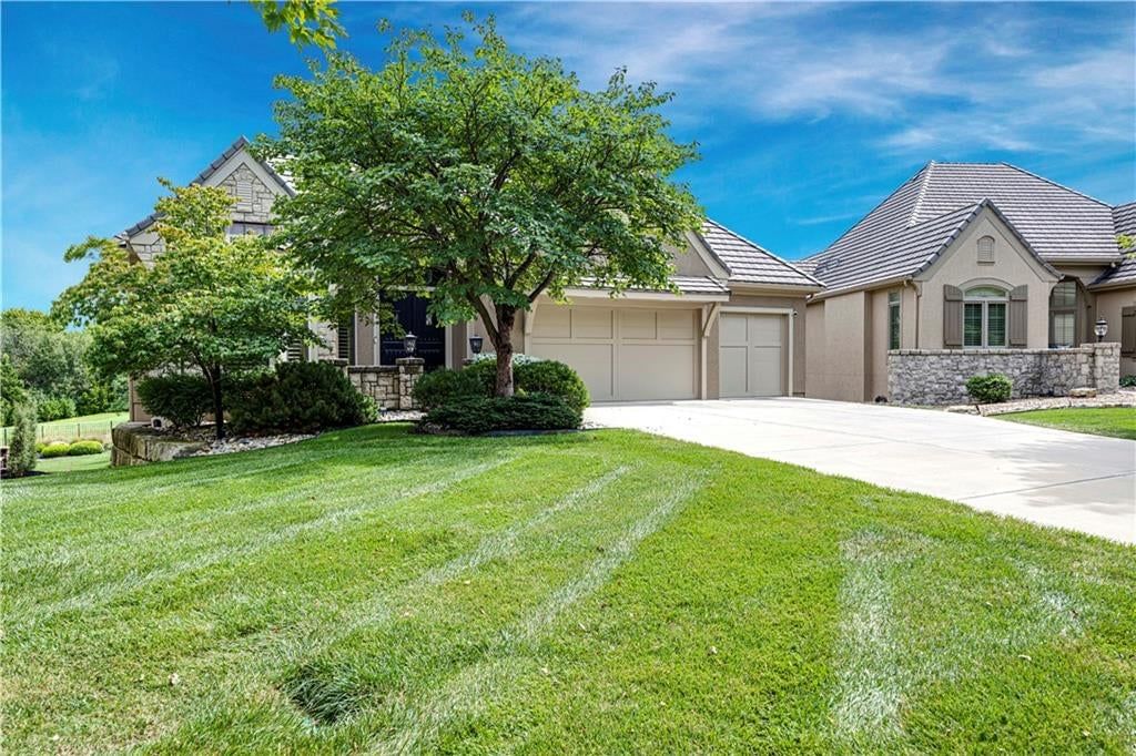14105 Nicklaus Drive, Overland Park, KS: listing photo 3