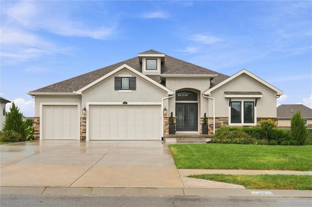 2818 NE 102nd Street, Kansas City, MO: listing photo 2