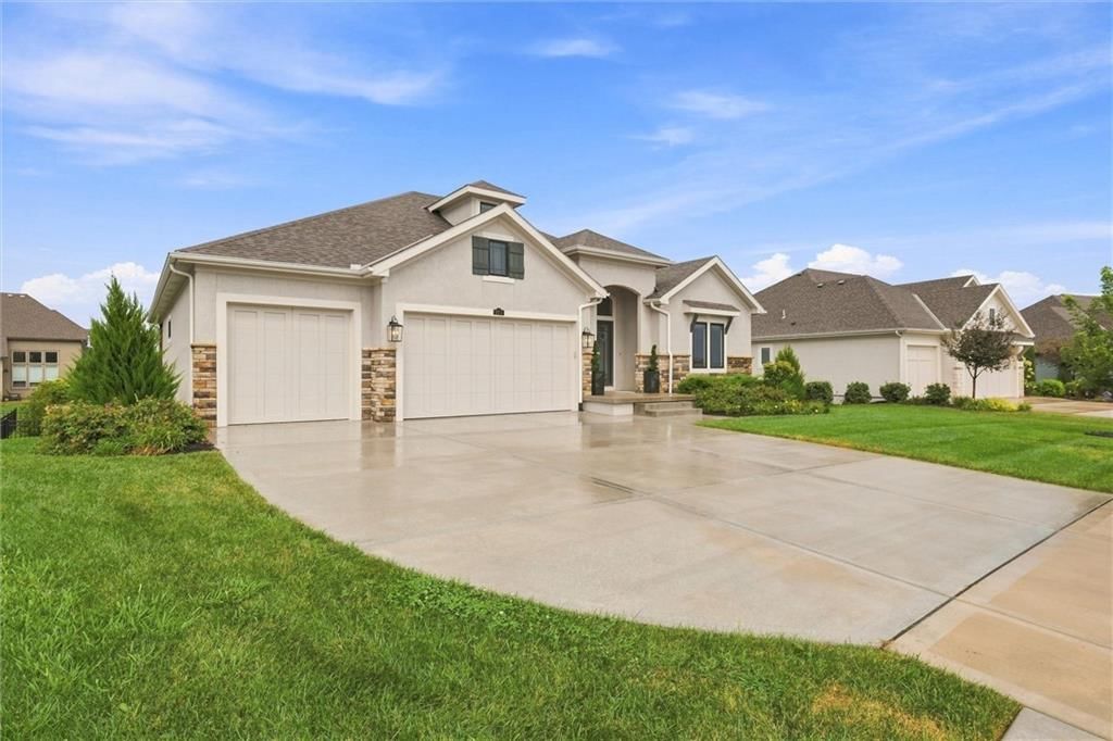 2818 NE 102nd Street, Kansas City, MO: listing photo 3