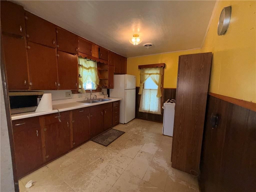 437 Whiting Street — photo 6