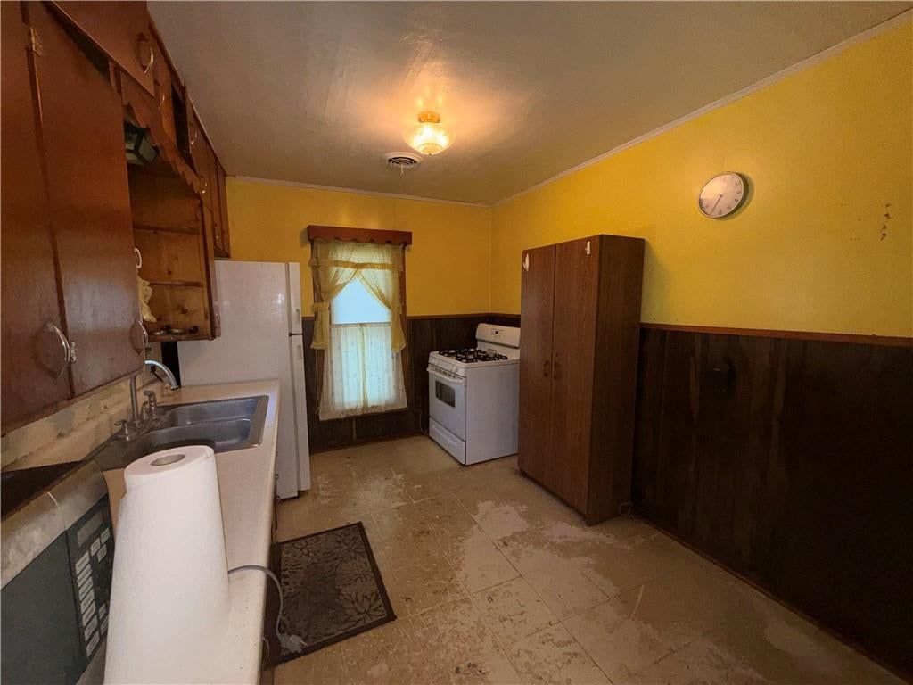 437 Whiting Street — photo 7