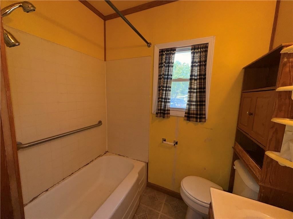 437 Whiting Street — photo 8