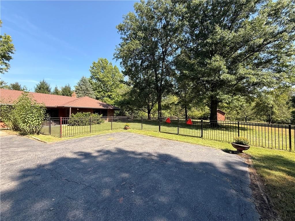 13619 Clementine Road, Smithville, MO