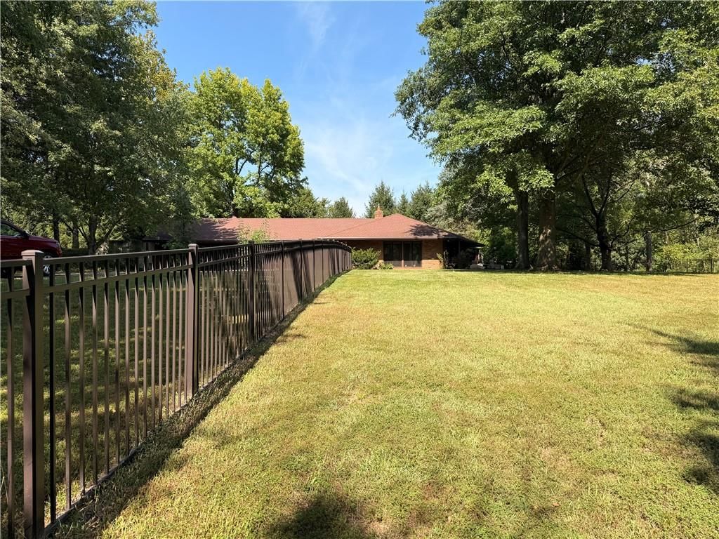 Photo 5 of 52 - 13619 Clementine Road, Smithville, MO 64089