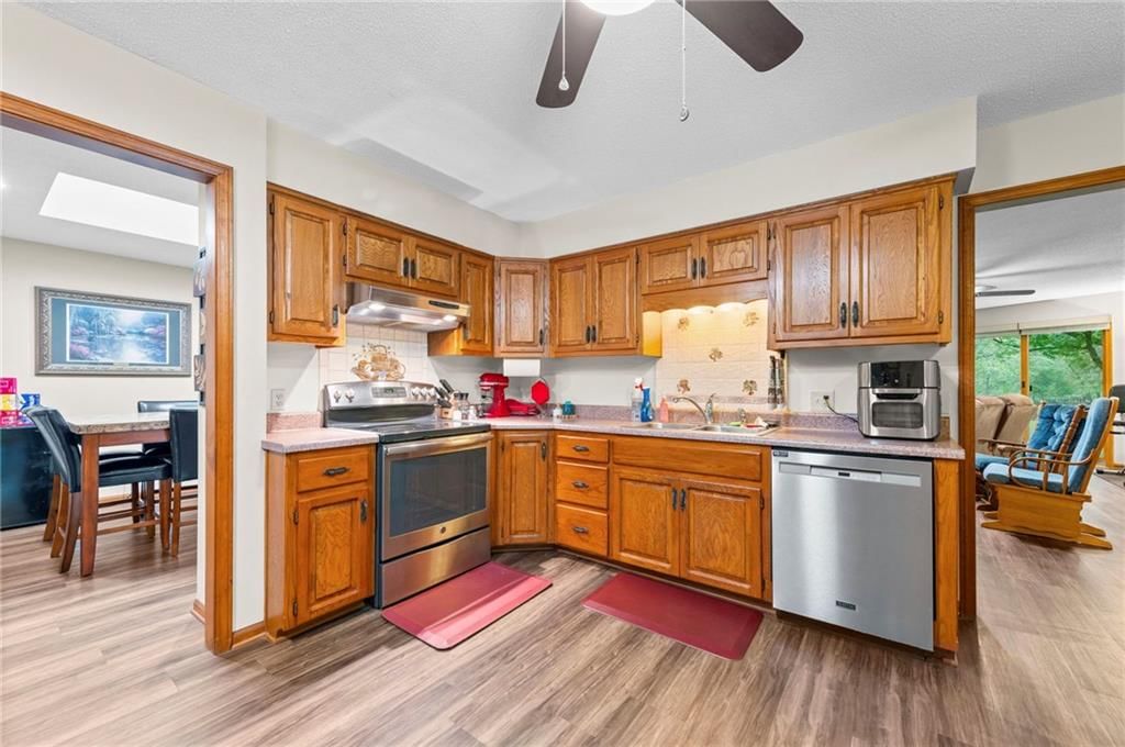 Photo 12 of 52 - 13619 Clementine Road, Smithville, MO 64089