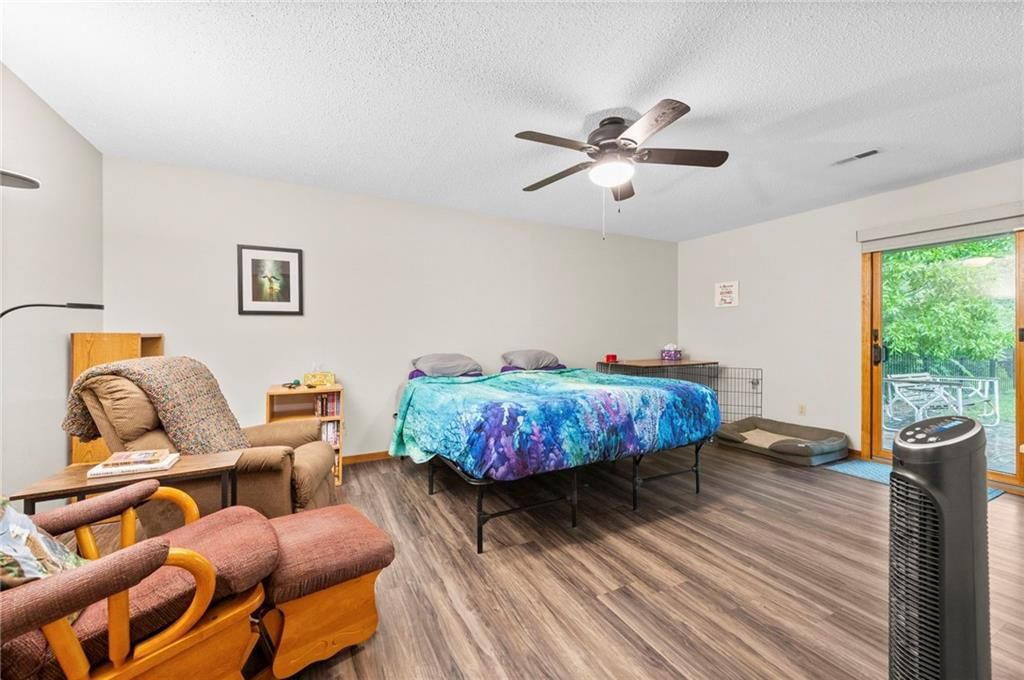 Photo 27 of 52 - 13619 Clementine Road, Smithville, MO 64089