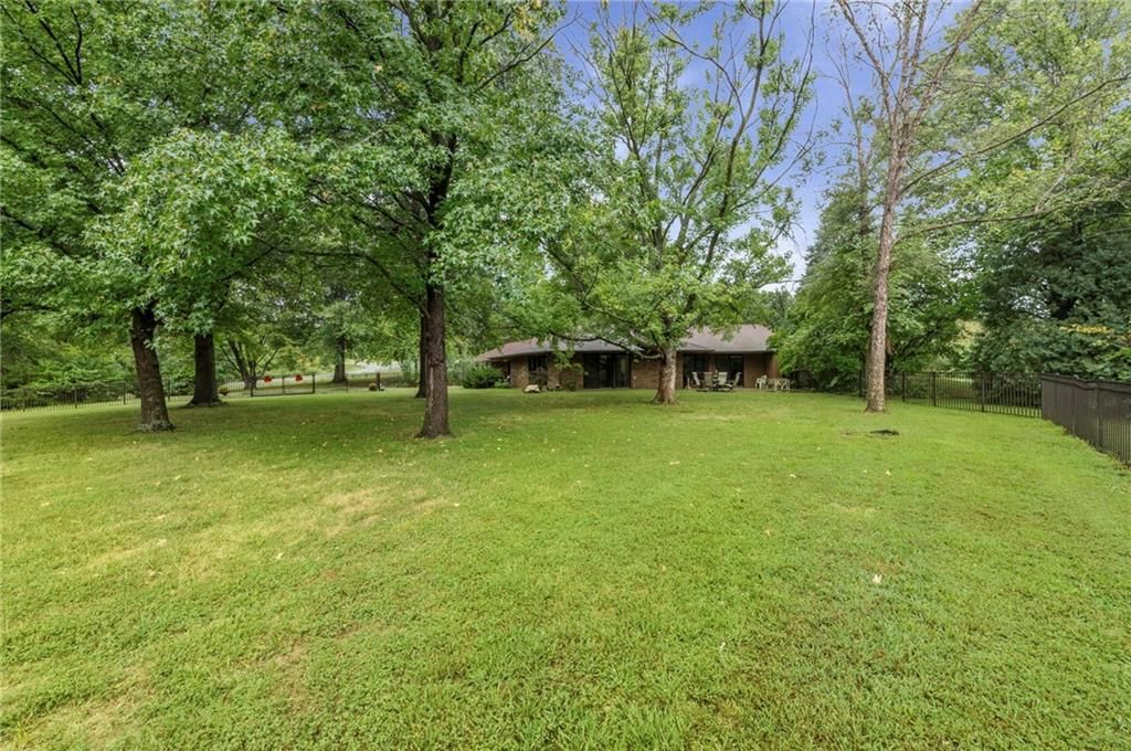 Photo 38 of 52 - 13619 Clementine Road, Smithville, MO 64089