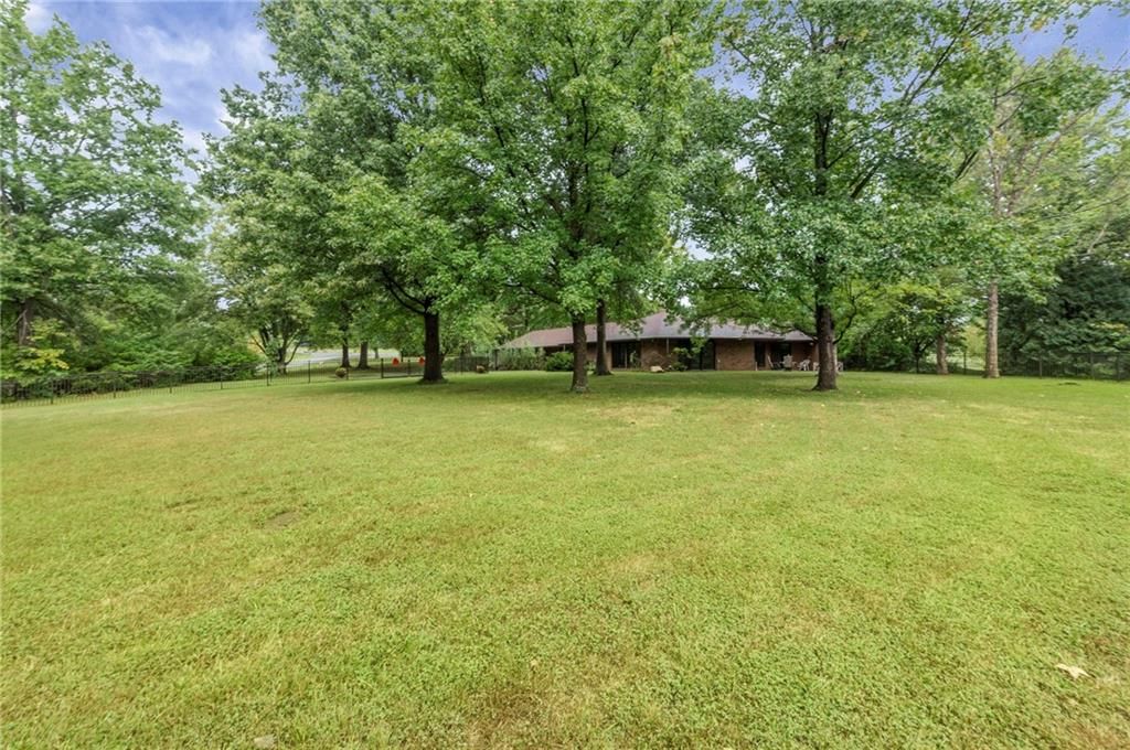 Photo 39 of 52 - 13619 Clementine Road, Smithville, MO 64089