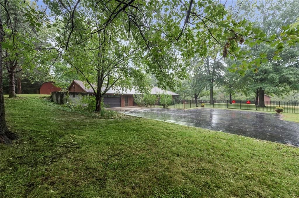 Photo 51 of 52 - 13619 Clementine Road, Smithville, MO 64089