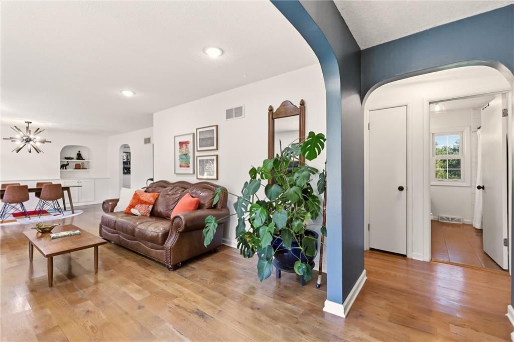 6004 NW Crystal Pool Drive — photo 4