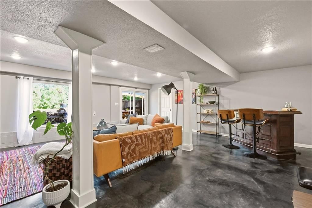 6004 NW Crystal Pool Drive — photo 24
