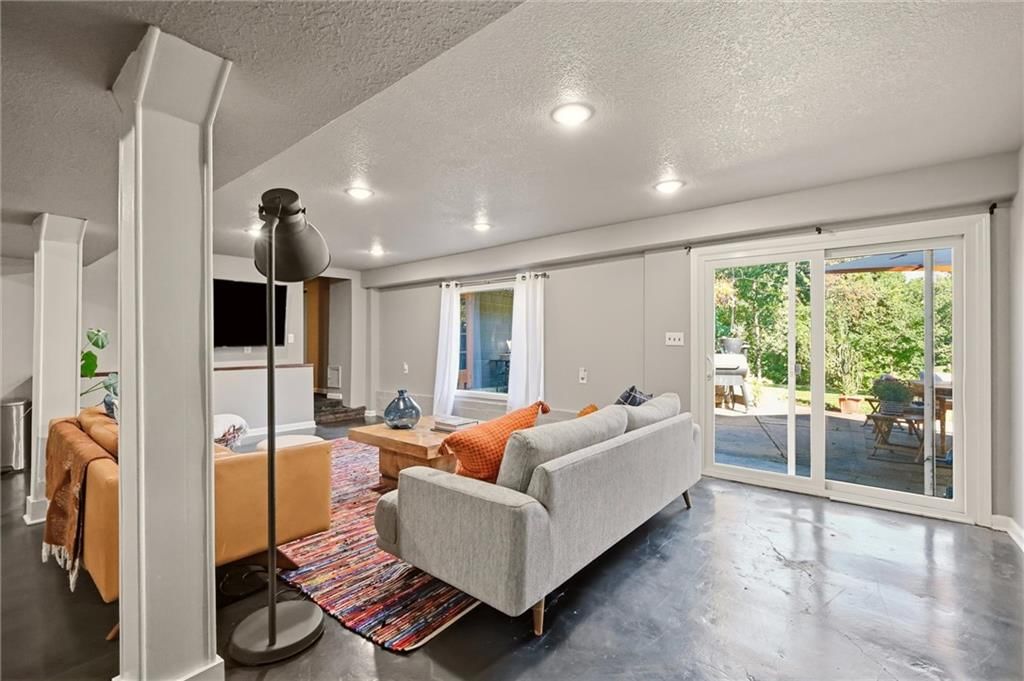 6004 NW Crystal Pool Drive — photo 26