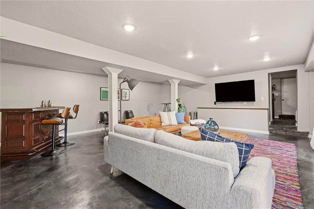 6004 NW Crystal Pool Drive — photo 27