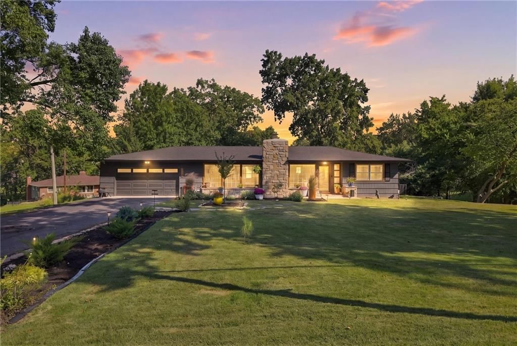 6004 NW Crystal Pool Drive, Platte Woods, MO: listing photo 2