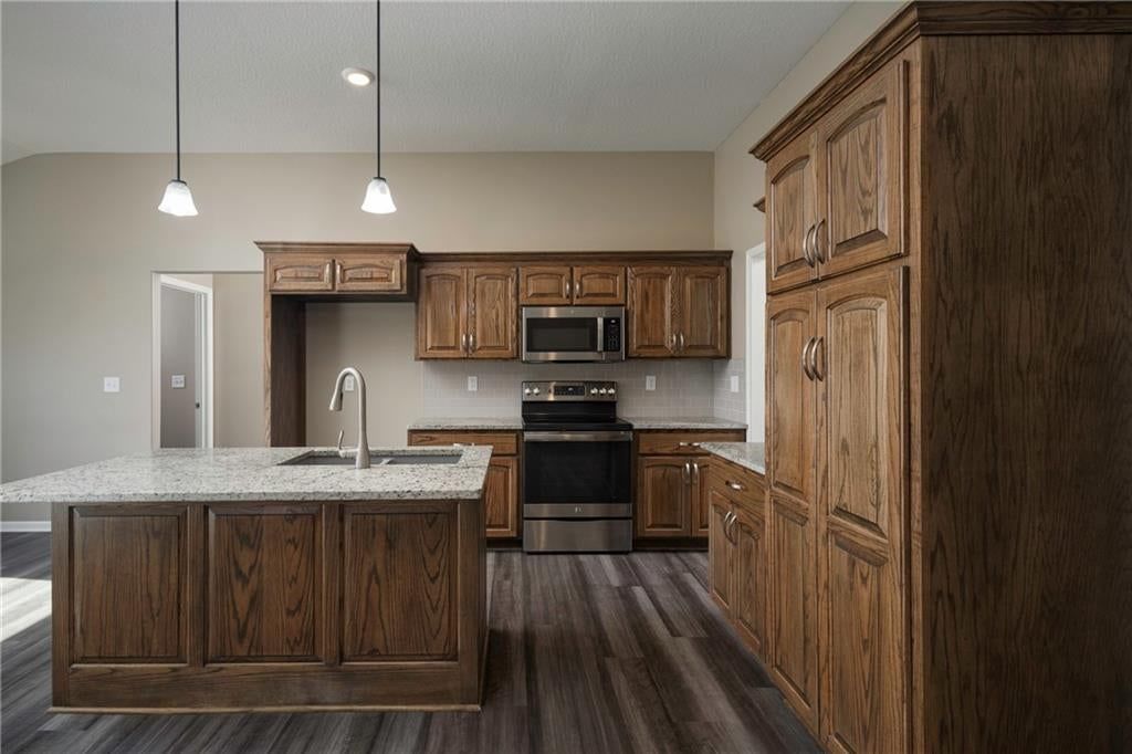 413 NE Poplar Court — photo 13