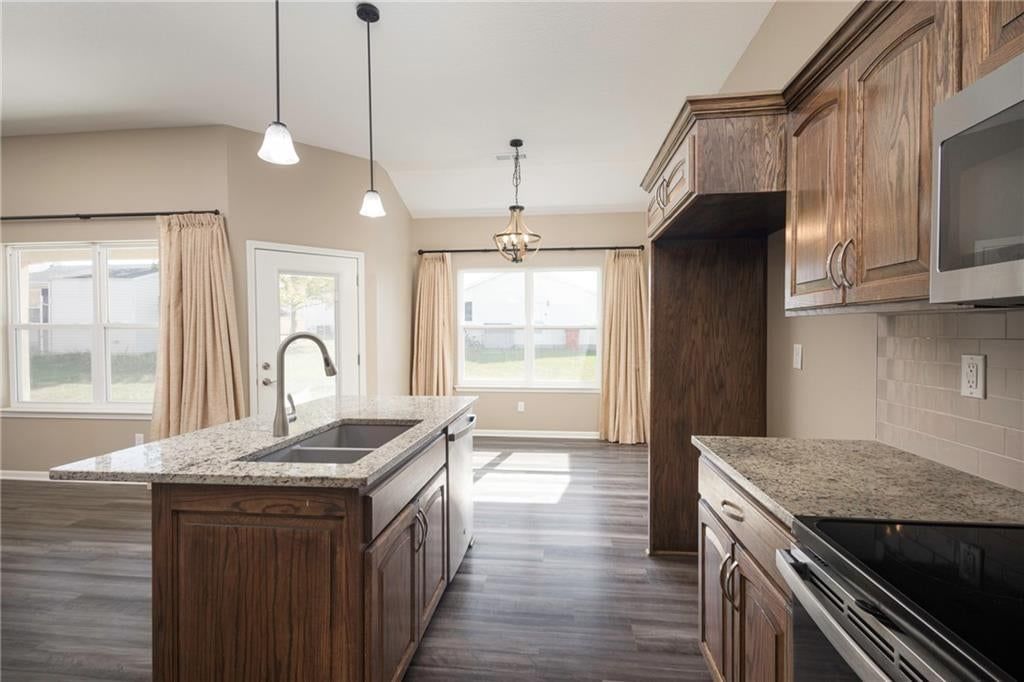413 NE Poplar Court — photo 15