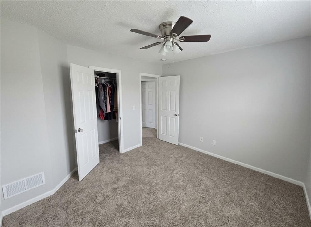 Photo 24 of 35 - 910 Sweet Cherry Place, Belton, MO 64012