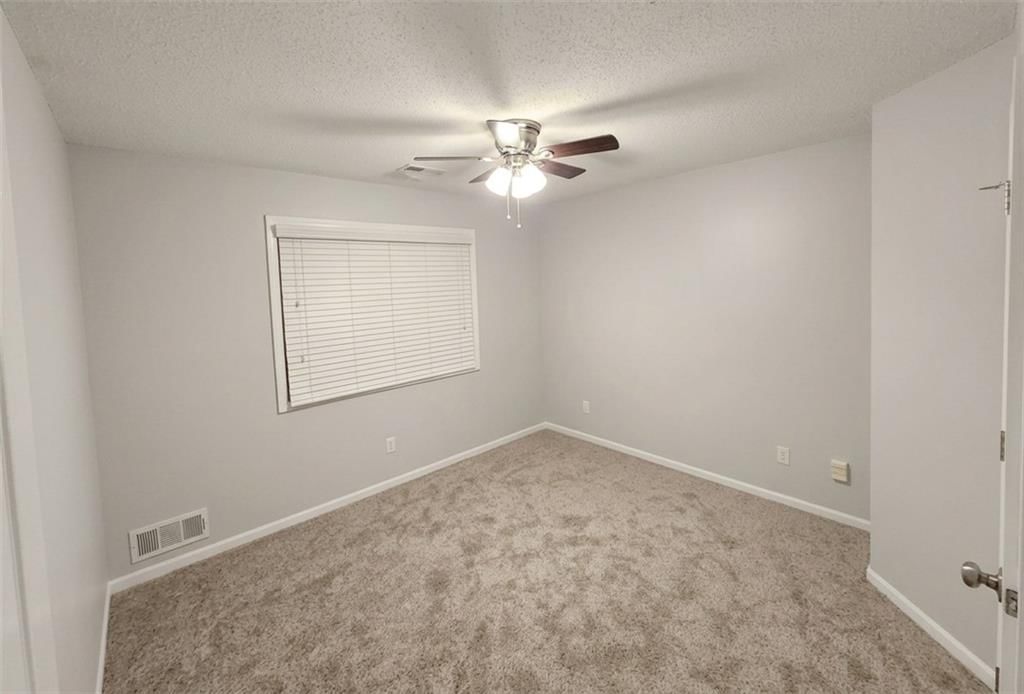 Photo 25 of 35 - 910 Sweet Cherry Place, Belton, MO 64012