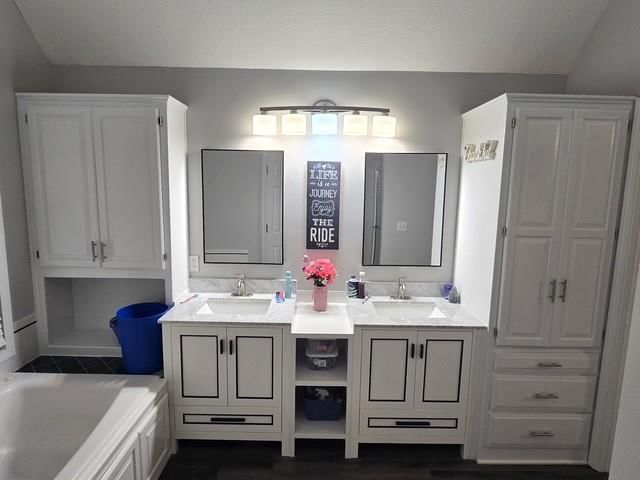 Photo 14 of 35 - 910 Sweet Cherry Place, Belton, MO 64012