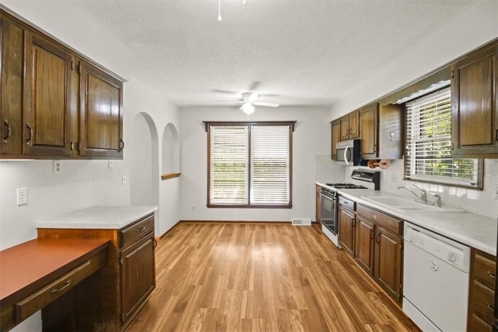 2413 Paris Drive — photo 8