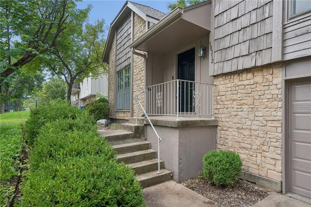 10312 HASKINS Street, Lenexa, KS