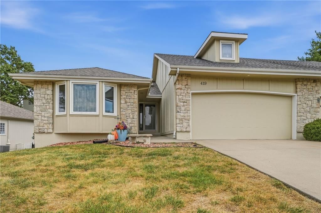 419 NW TIMBERBROOKE Drive — photo 1