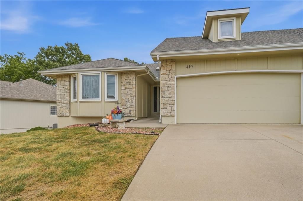 419 NW TIMBERBROOKE Drive — photo 2