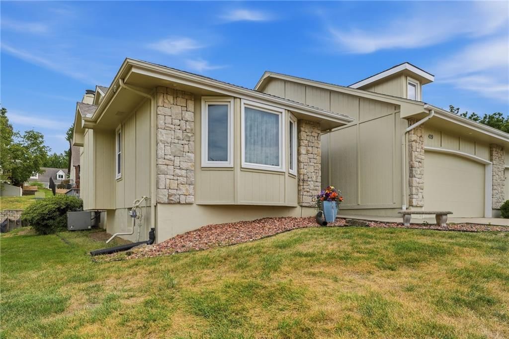 419 NW TIMBERBROOKE Drive — photo 3