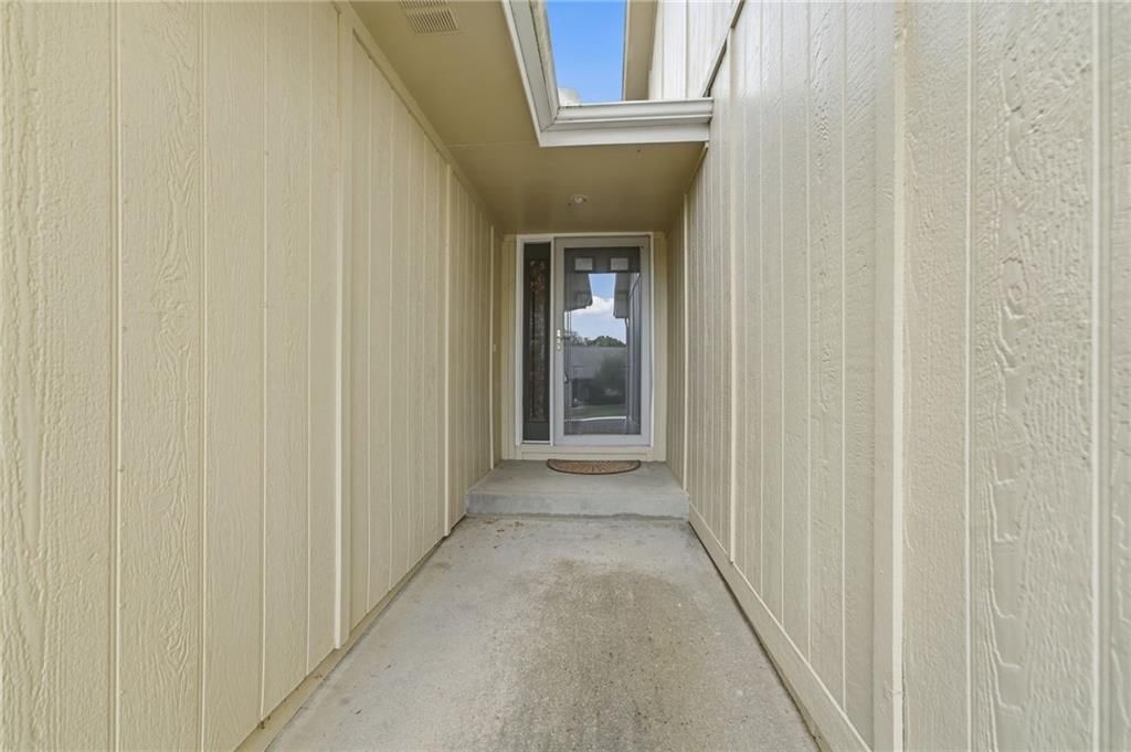 419 NW TIMBERBROOKE Drive — photo 38
