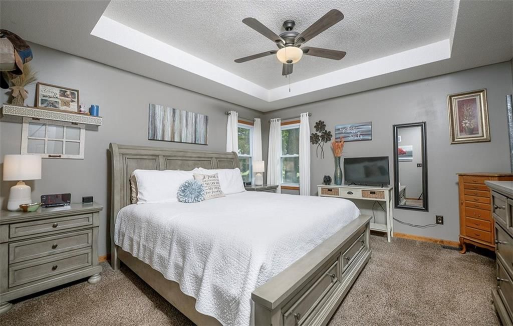 Photo 14 of 38 - 15903 Slater Avenue, Belton, MO 64012