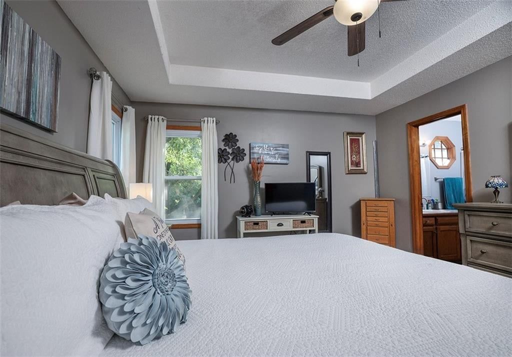 Photo 15 of 38 - 15903 Slater Avenue, Belton, MO 64012