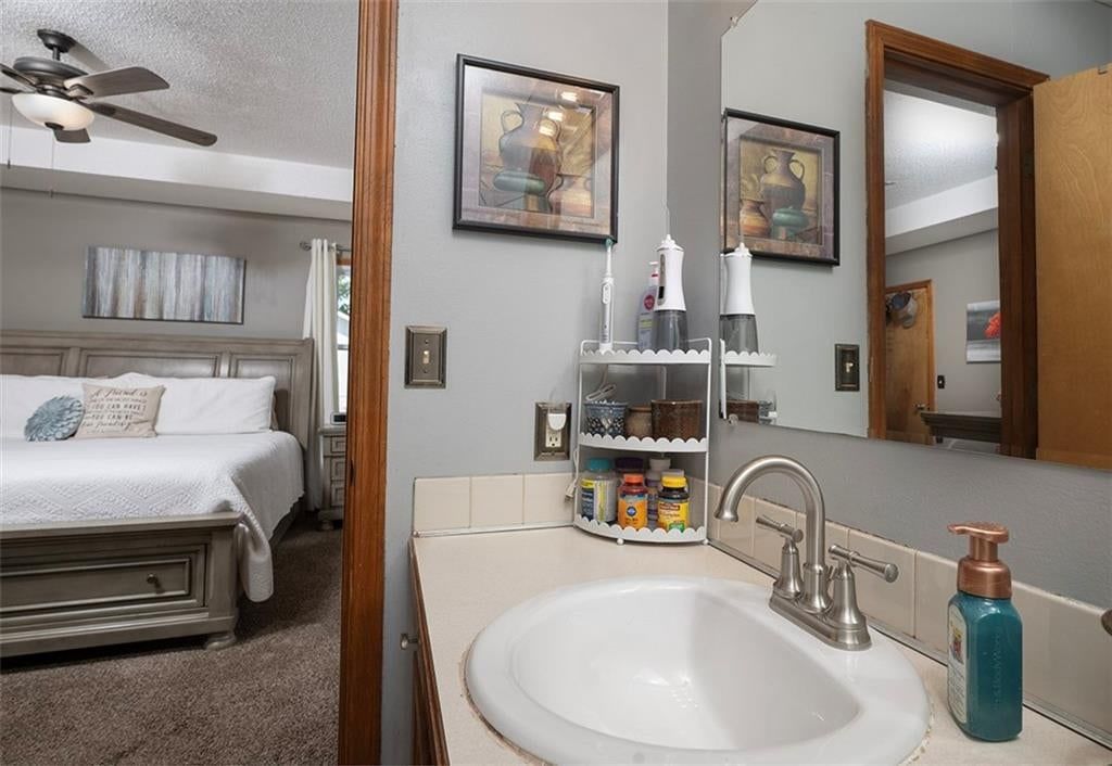 Photo 18 of 38 - 15903 Slater Avenue, Belton, MO 64012