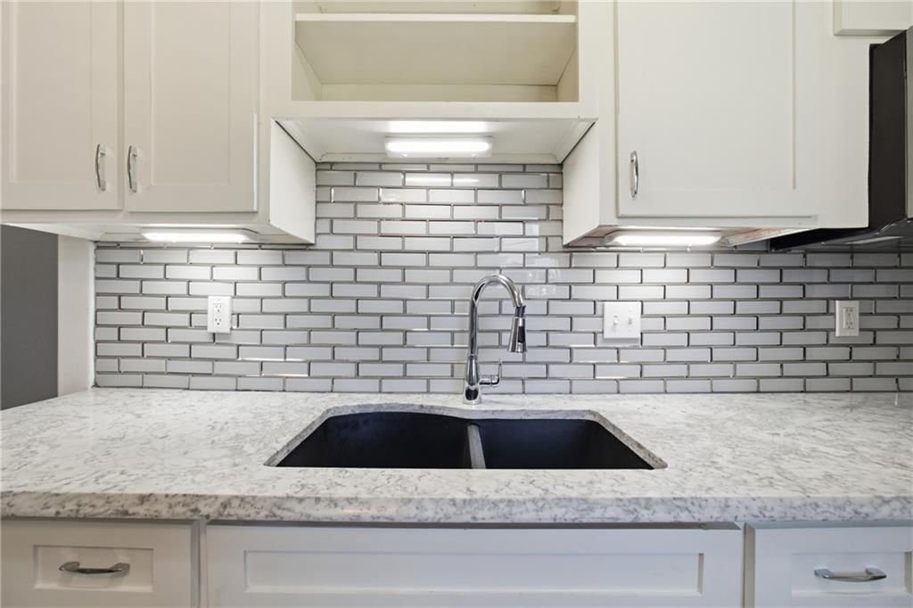 2501 Jackson Avenue — photo 14