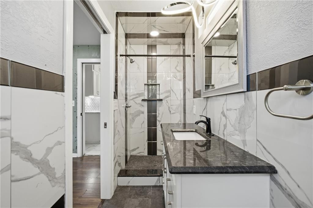 2501 Jackson Avenue — photo 19