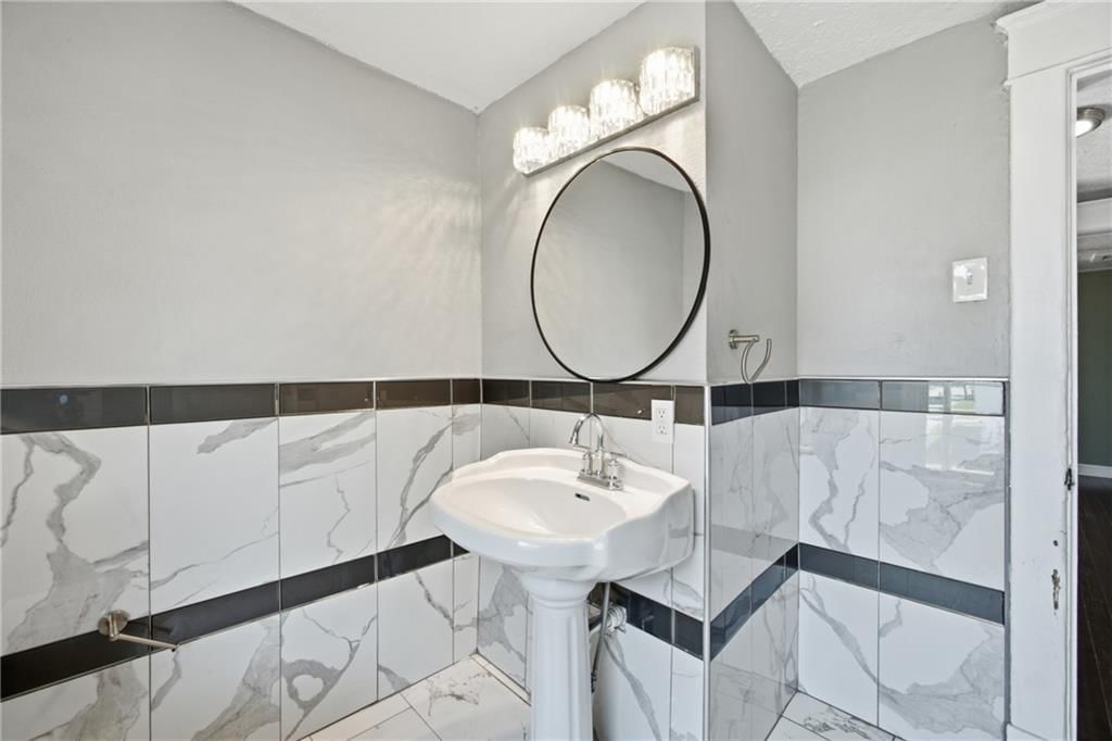 2501 Jackson Avenue — photo 21